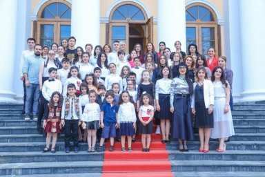 Школа Верацнунд объединяет любителей армянской культуры в Москве